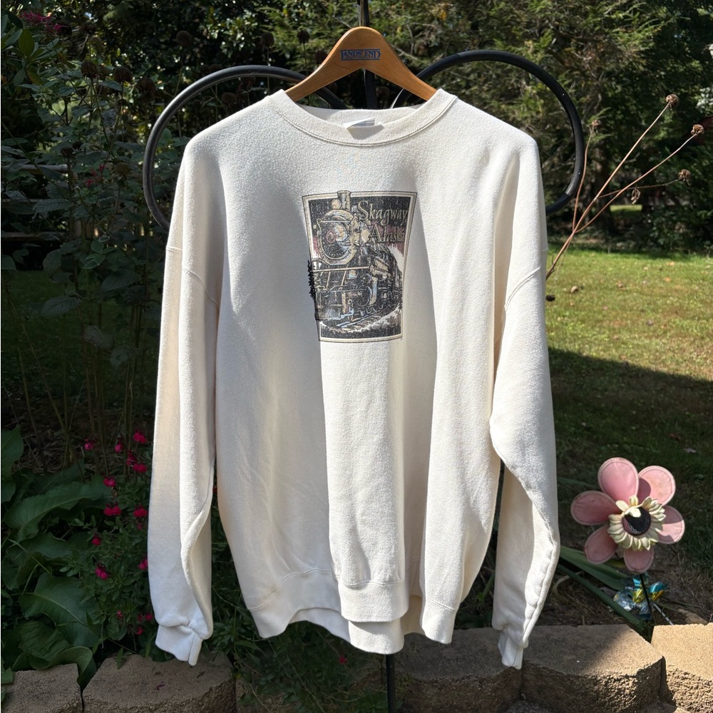 Vintage crewneck Graphic Cream Sweatshirt 90s y2k Alaska